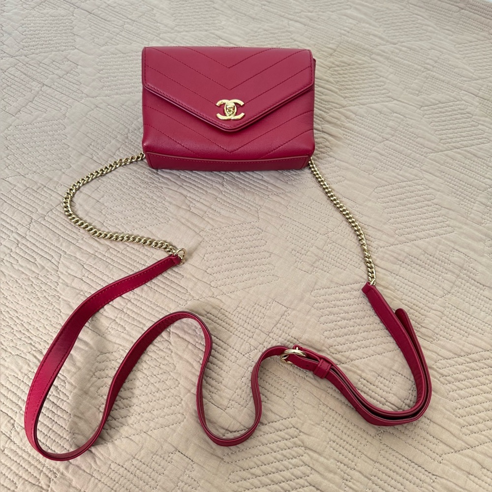 Chanel Calf leather Chevron 2-in-1 crossbody belt small bag Red bag is💲blessing